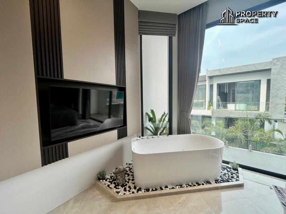 Modern Luxury 5 Bedroom Pool Villa Near Jomtien Beach Pattaya For sale Image 13