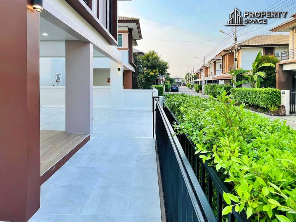 Modern Living in Pattaya – 3 Bedroom House in Patta Let Village For Sale  Image 5