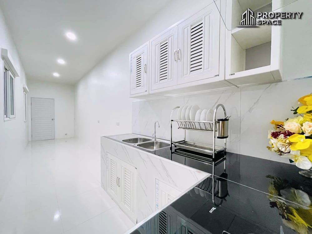 Modern Living in Pattaya – 3 Bedroom House in Patta Let Village For Sale  Image 10