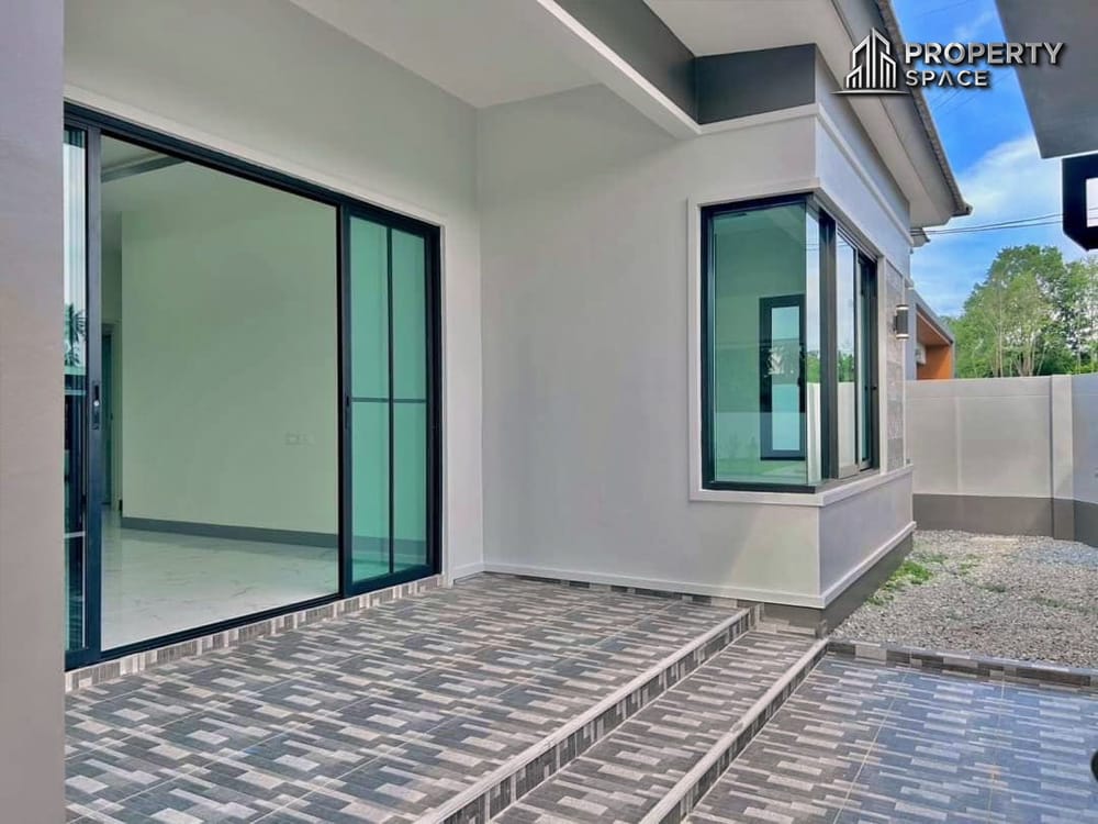 Spacious 3 Bedroom Private Pool Villa In East Pattaya – For Sale Image 6