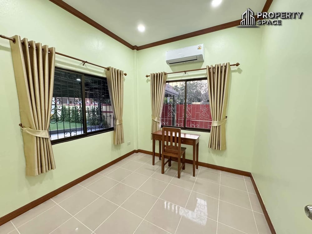 Newly Renovated 4 Bedroom Pool Villa In East Pattaya For Rent Image 9