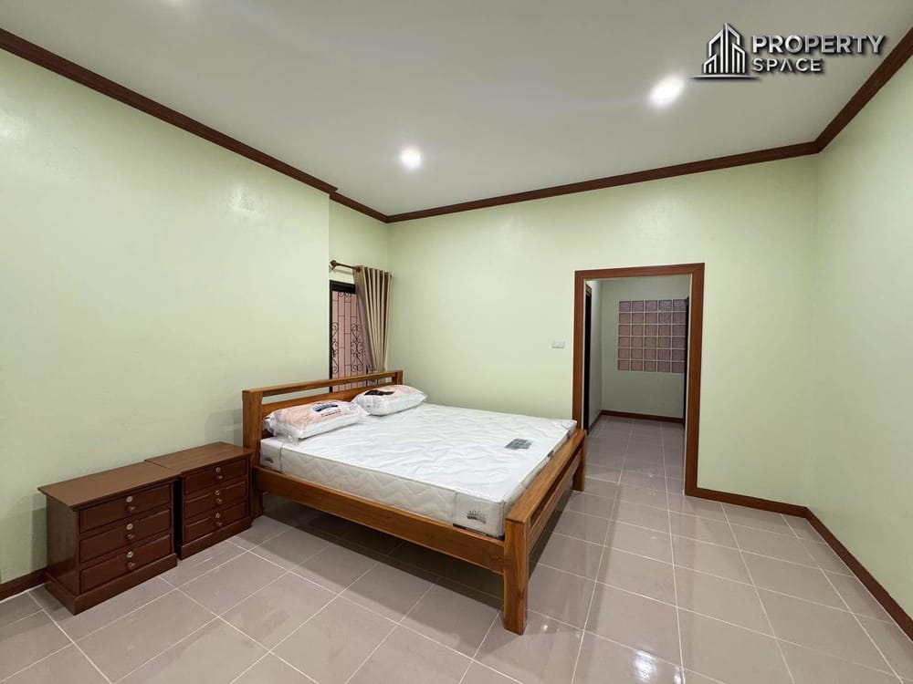 Newly Renovated 4 Bedroom Pool Villa In East Pattaya For Rent Image 10