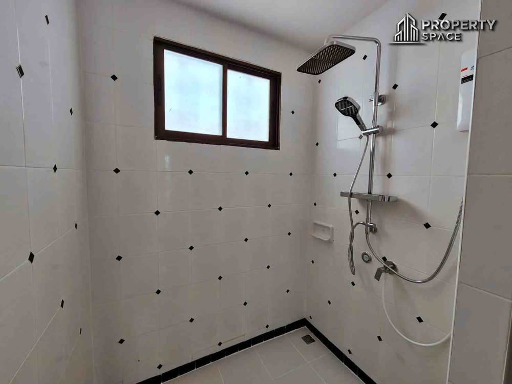 Newly Renovated 4 Bedroom Pool Villa In East Pattaya For Rent Image 19