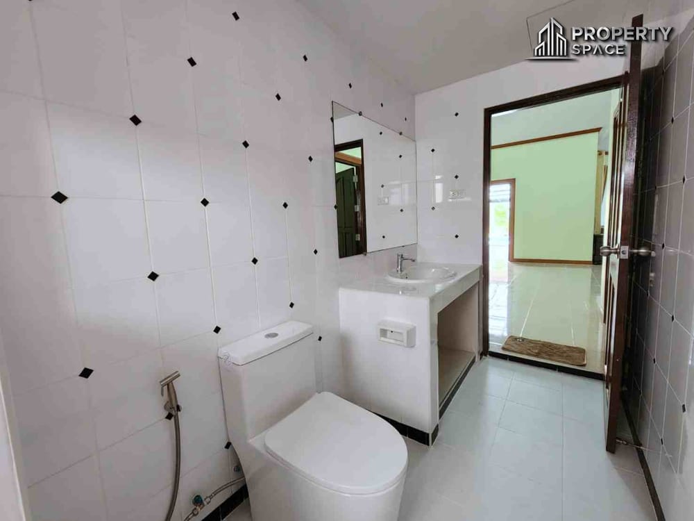 Newly Renovated 4 Bedroom Pool Villa In East Pattaya For Rent Image 26