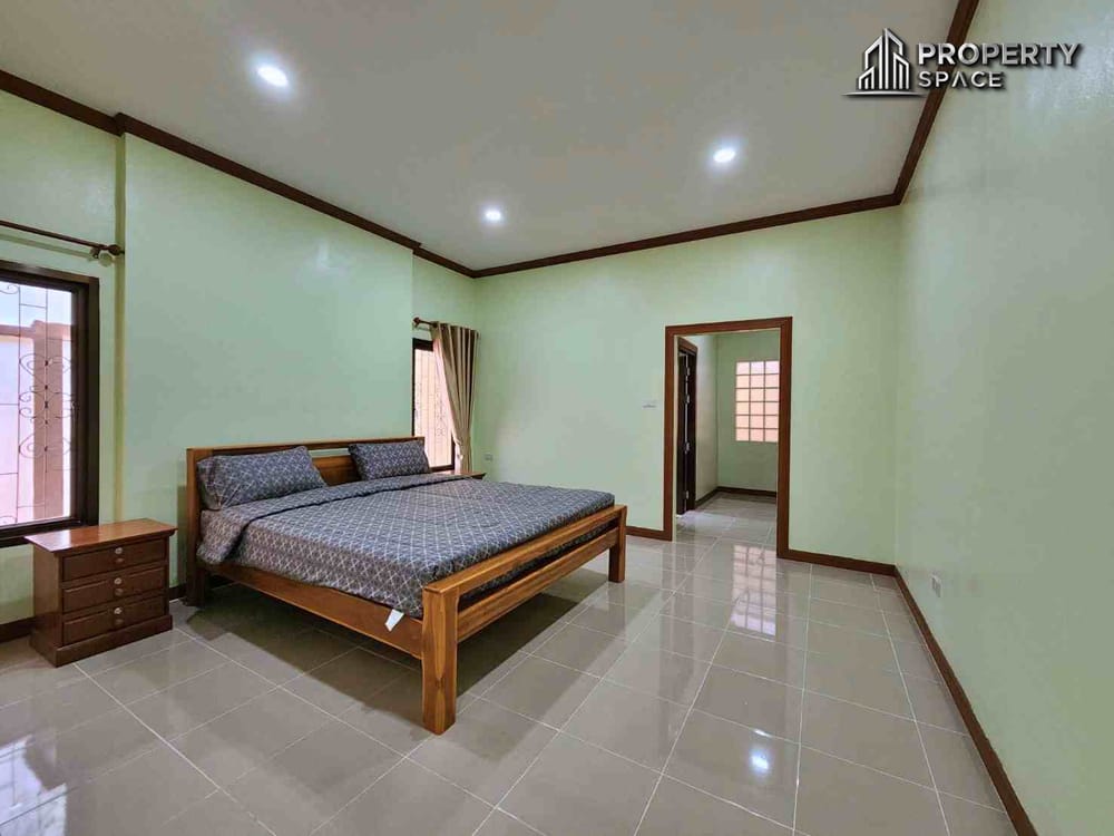 Newly Renovated 4 Bedroom Pool Villa In East Pattaya For Rent Image 13