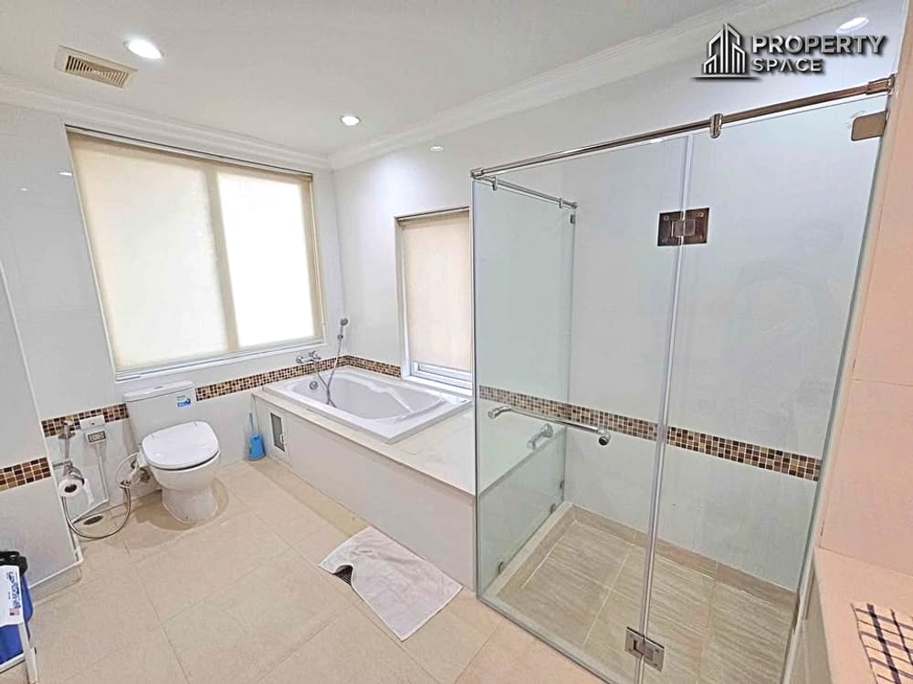 Modern 2-Bedroom Condo for Rent in LK Regent, Central Pattaya Image 14