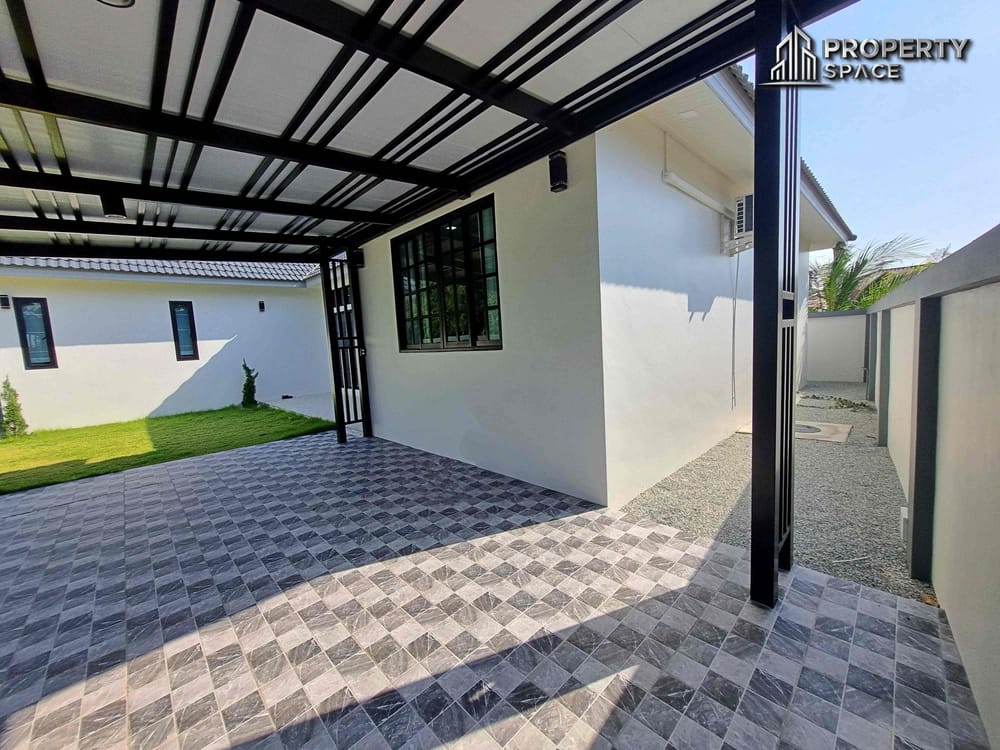 Brand New 4-Bedroom Pool Villa Near Mabprachan Lake, Pattaya – For Sale Image 7