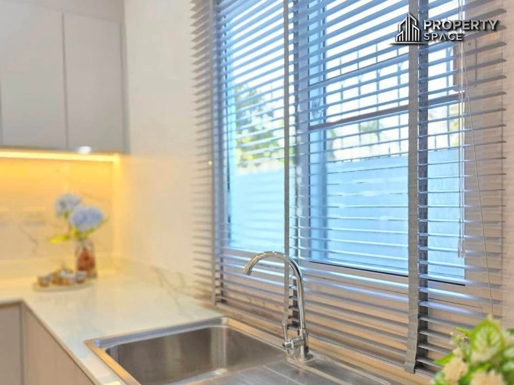 Brand New 4-Bedroom Modern Pool Villa Near Mabprachan Lake, Pattaya – For Sale Image 12