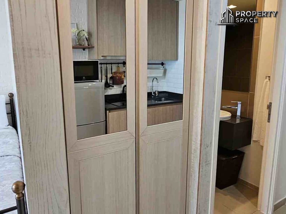 City Sea View 1-Bedroom Condo in Unixx South Pattaya – For Rent Image 8