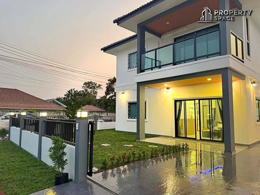 Modern 5-Bedroom Pool Villa in Park Rungrueng Village, Pattaya – For Sale Image 3