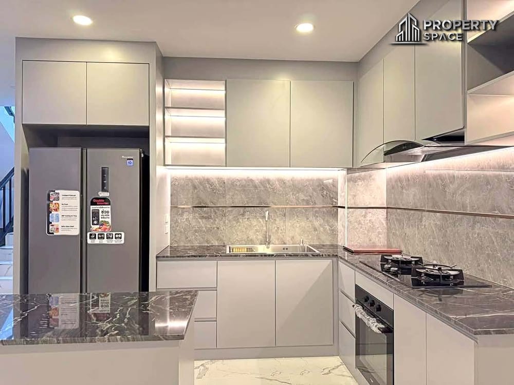 Modern 5-Bedroom Pool Villa in Park Rungrueng Village, Pattaya – For Sale Image 10