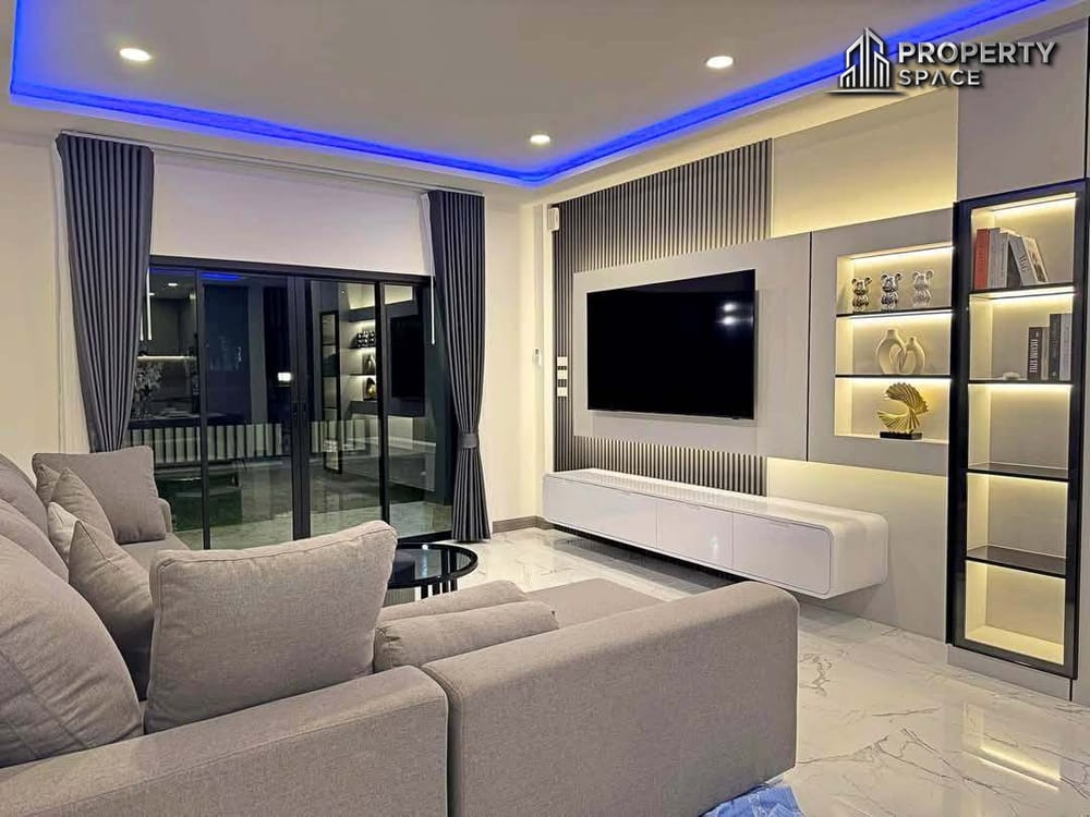Modern 5-Bedroom Pool Villa in Park Rungrueng Village, Pattaya – For Sale Image 6