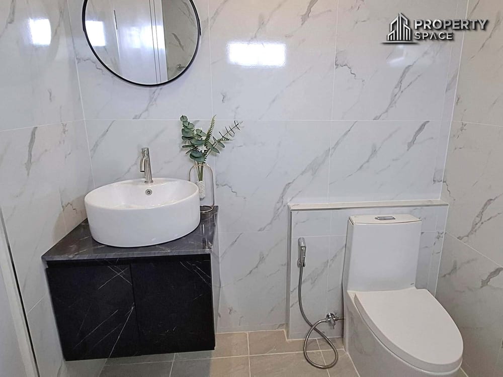 Modern 5-Bedroom Pool Villa in Park Rungrueng Village, Pattaya – For Sale Image 21