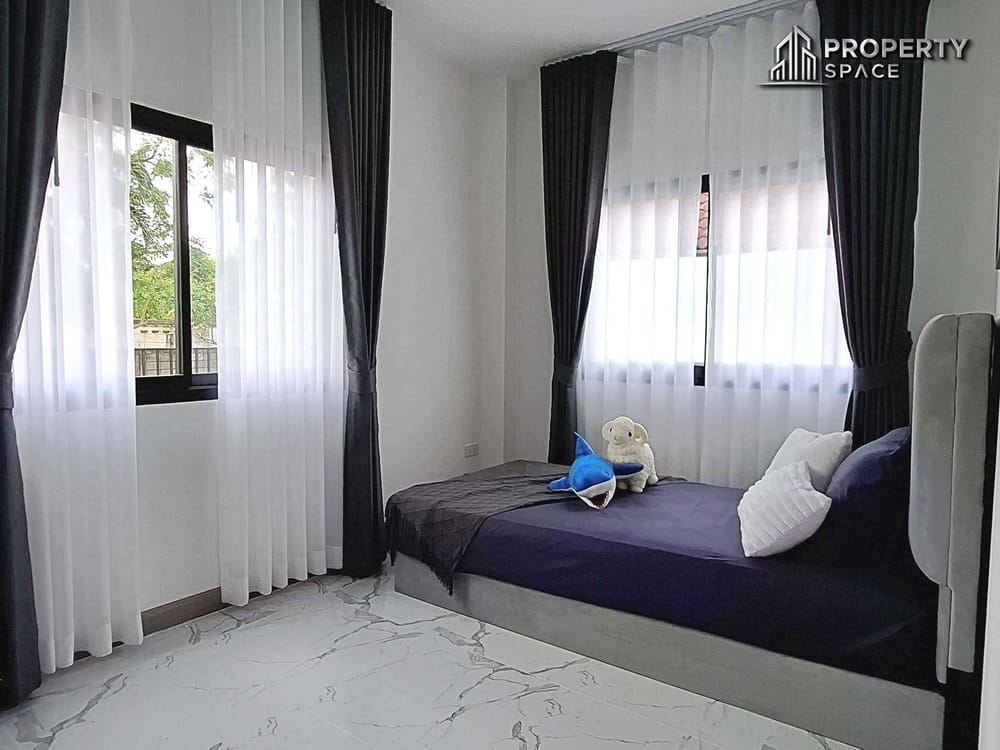 Modern 5-Bedroom Pool Villa in Park Rungrueng Village, Pattaya – For Sale Image 26