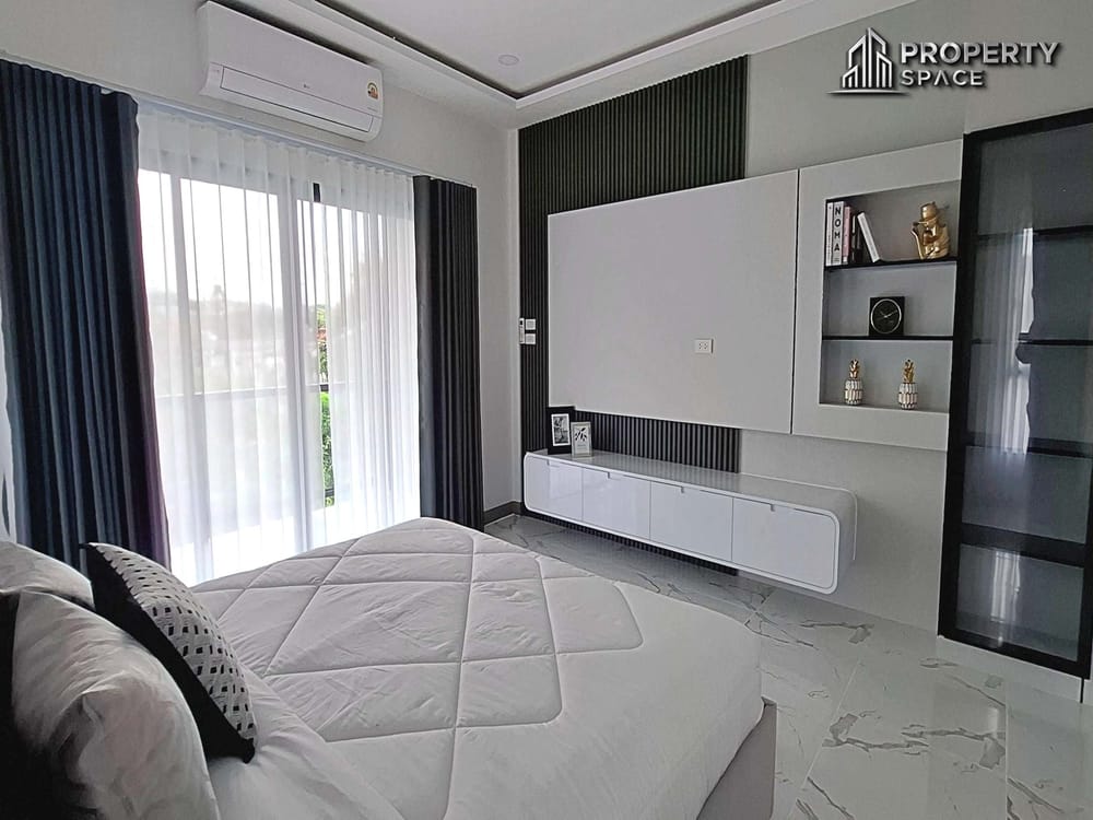 Modern 5-Bedroom Pool Villa in Park Rungrueng Village, Pattaya – For Sale Image 15