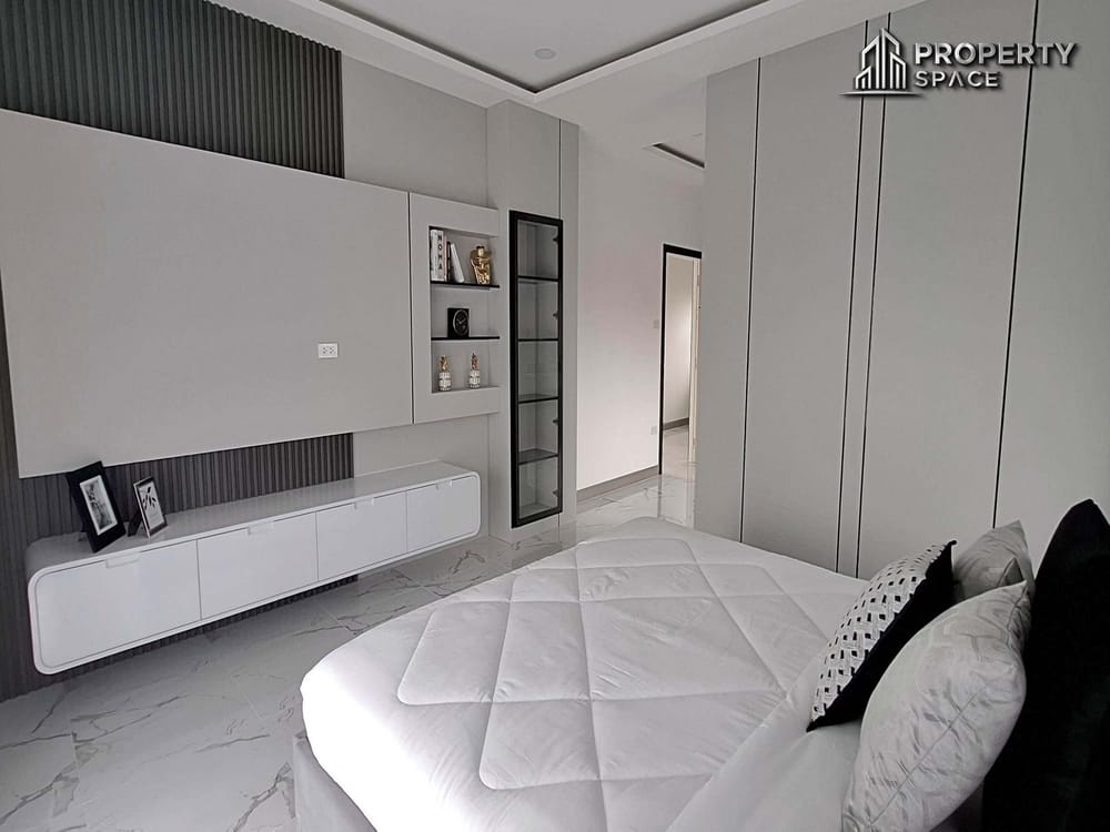 Modern 5-Bedroom Pool Villa in Park Rungrueng Village, Pattaya – For Sale Image 14