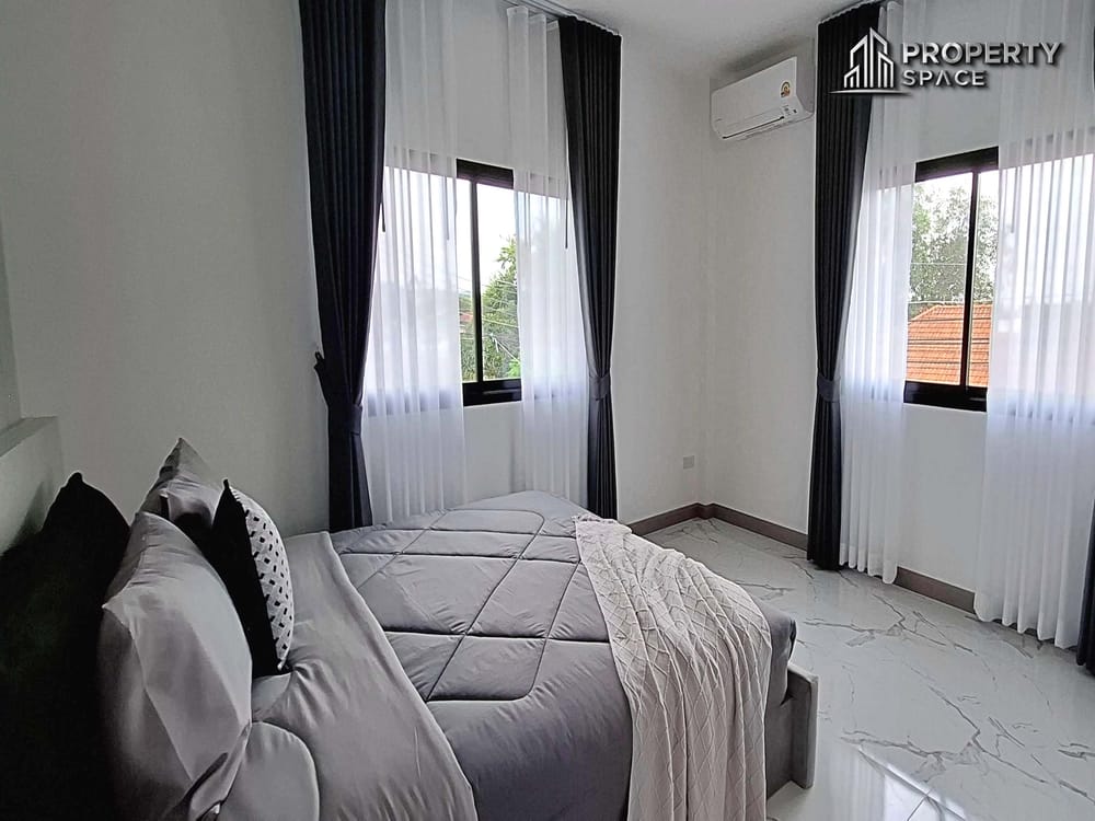 Modern 5-Bedroom Pool Villa in Park Rungrueng Village, Pattaya – For Sale Image 20