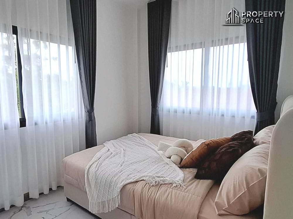 Modern 5-Bedroom Pool Villa in Park Rungrueng Village, Pattaya – For Sale Image 24