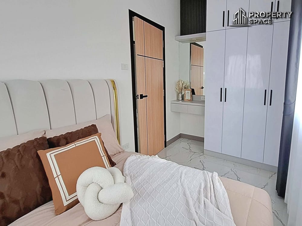 Modern 5-Bedroom Pool Villa in Park Rungrueng Village, Pattaya – For Sale Image 25