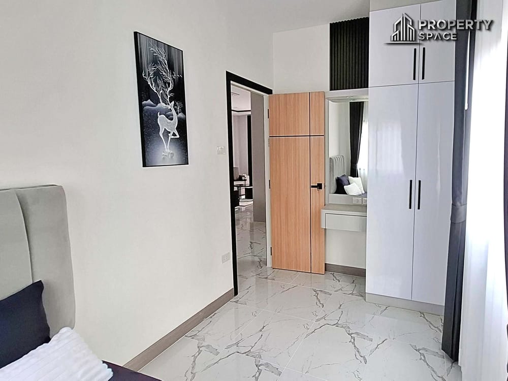 Modern 5-Bedroom Pool Villa in Park Rungrueng Village, Pattaya – For Sale Image 27