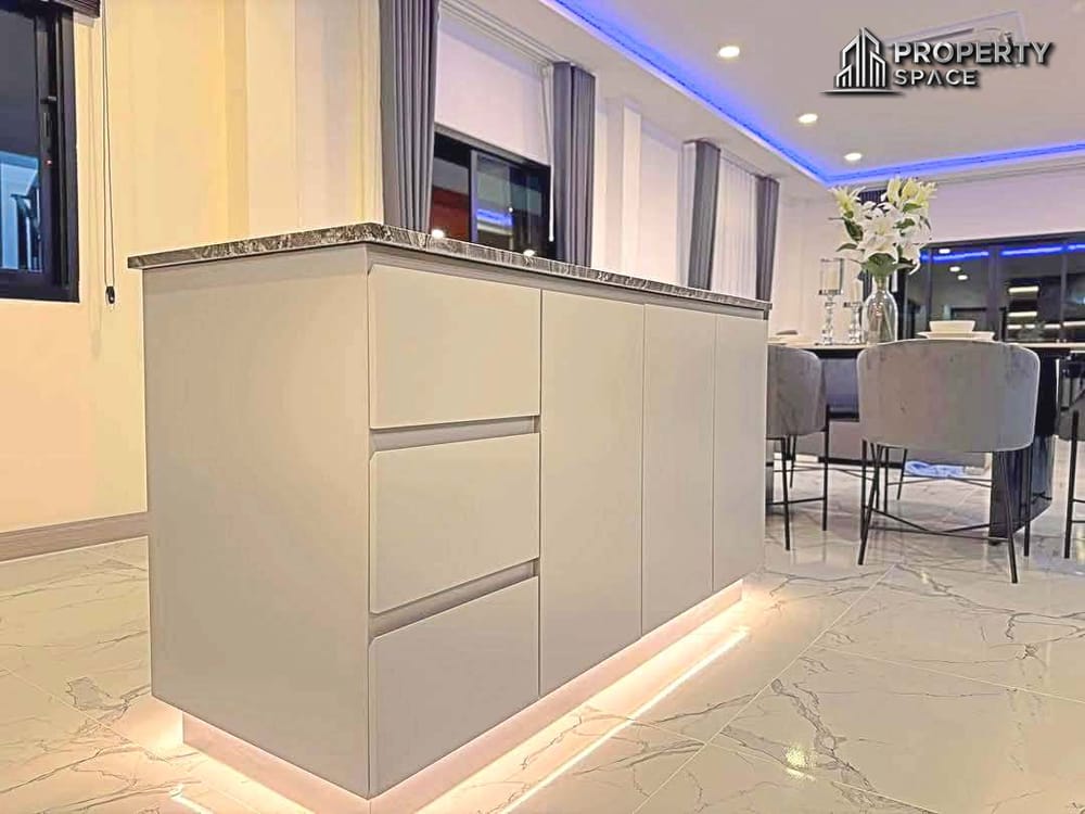 Modern 5-Bedroom Pool Villa in Park Rungrueng Village, Pattaya – For Sale Image 12