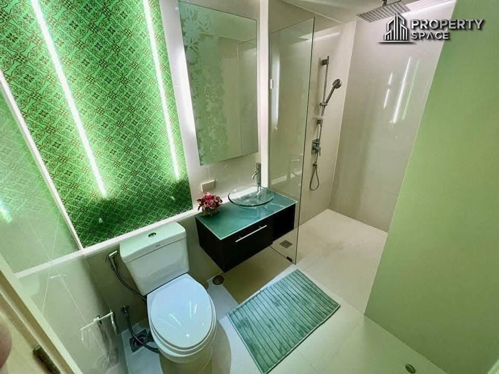 Newly Renovate 2 Bedrooms Pool View in Grande Caribbean Condo For Rent  Image 8