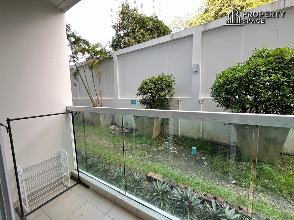 Modern Studio in Art On The Hill Pratumnak Condo For Rent Image 11