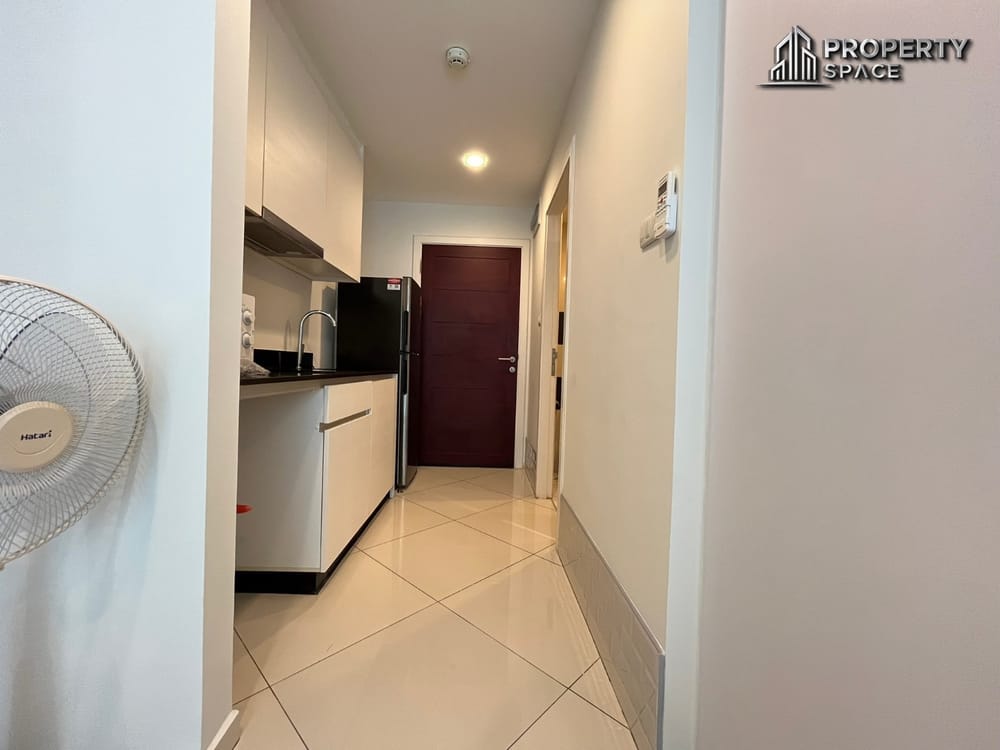 Modern Studio in Art On The Hill Pratumnak Condo For Rent Image 7