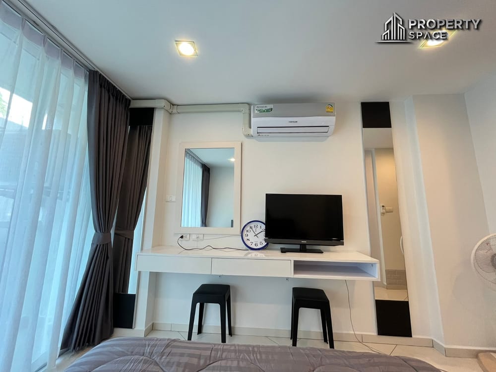 Modern Studio in Art On The Hill Pratumnak Condo For Rent Image 5