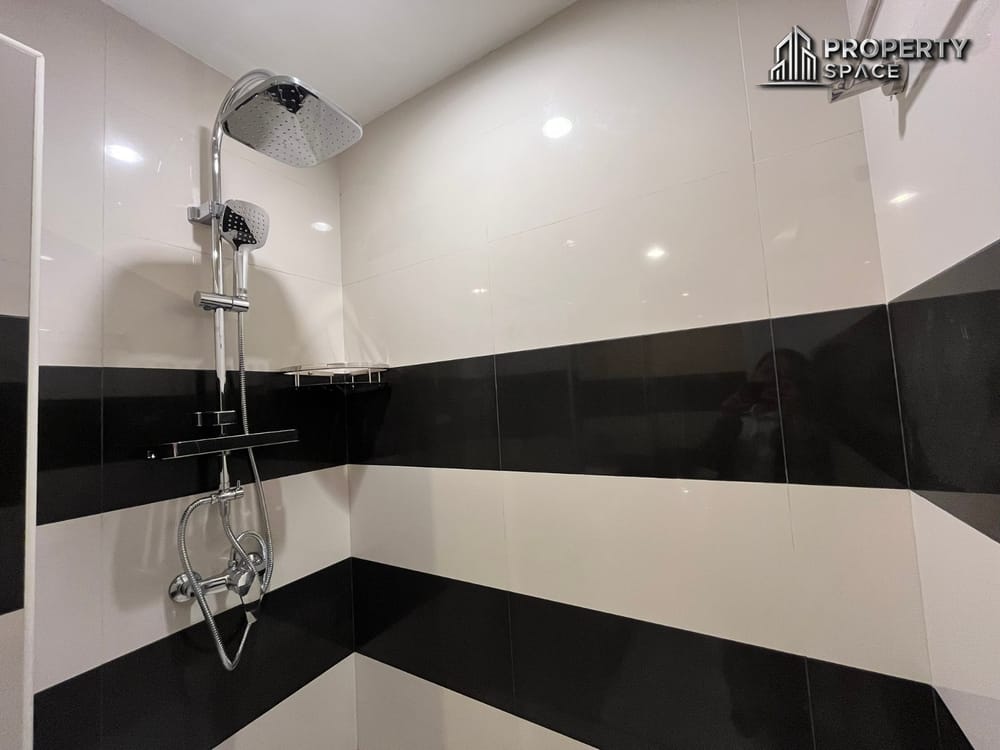 Modern Studio in Art On The Hill Pratumnak Condo For Rent Image 10