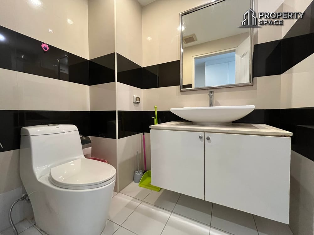 Modern Studio in Art On The Hill Pratumnak Condo For Rent Image 9