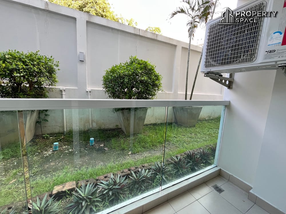 Modern Studio in Art On The Hill Pratumnak Condo For Rent Image 12