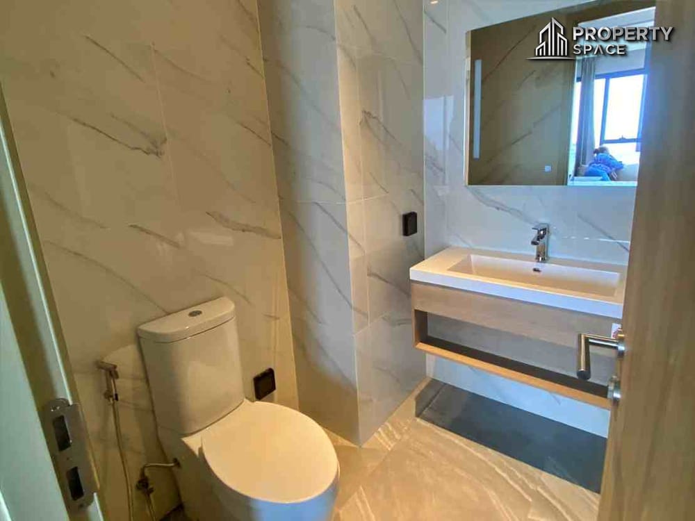Luxury High-Rise 1-Bedroom in Once Pattaya Condominium – For Sale Image 6
