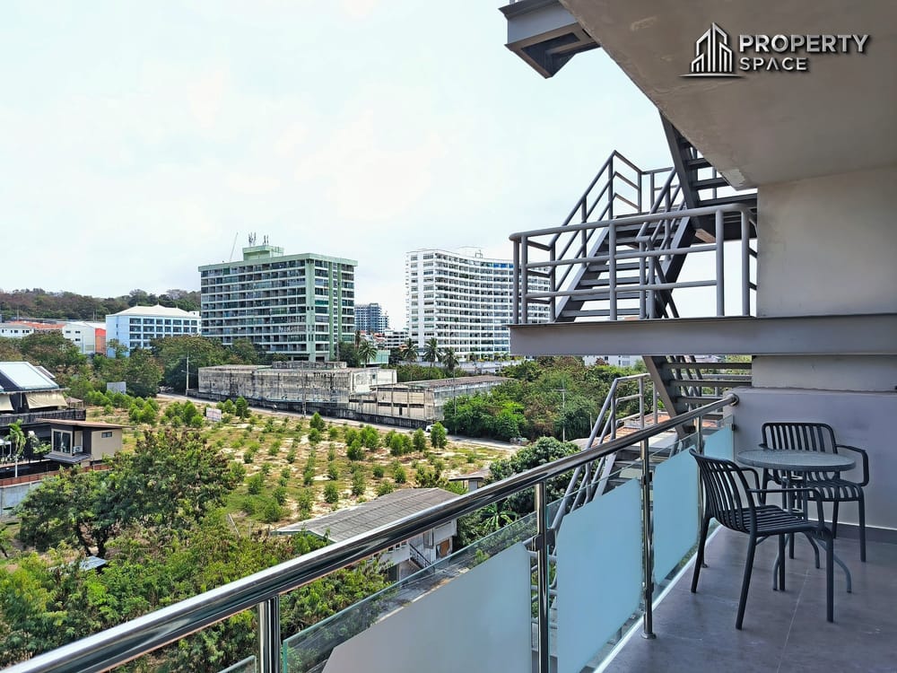 Hot Price Alert! 1-Bedroom Foreigner Quota in Tudor Court Condo, Pratumnak – For Sale Image 9