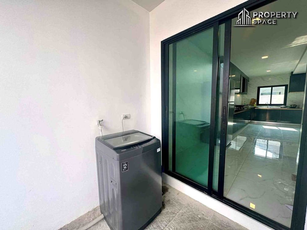 Modern 4 Bedroom Pool Villa Modern In The Lake Huai Yai Pattaya For Rent Image 8