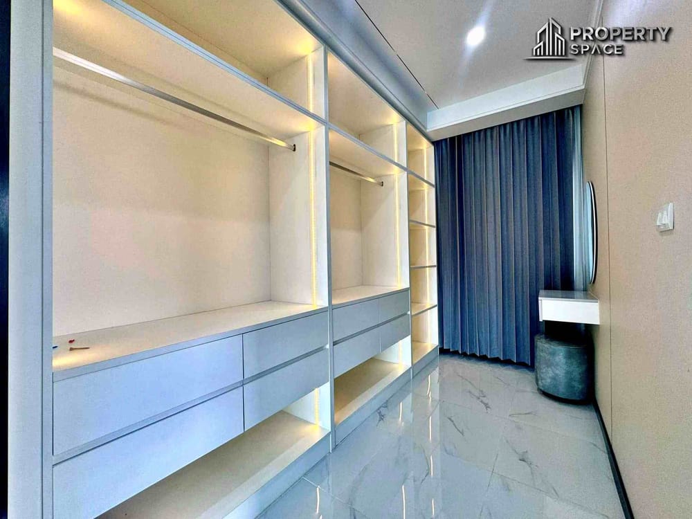 Modern 4 Bedroom Pool Villa Modern In The Lake Huai Yai Pattaya For Rent Image 11