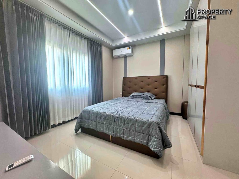 Modern 4 Bedroom Pool Villa Modern In The Lake Huai Yai Pattaya For Rent Image 17