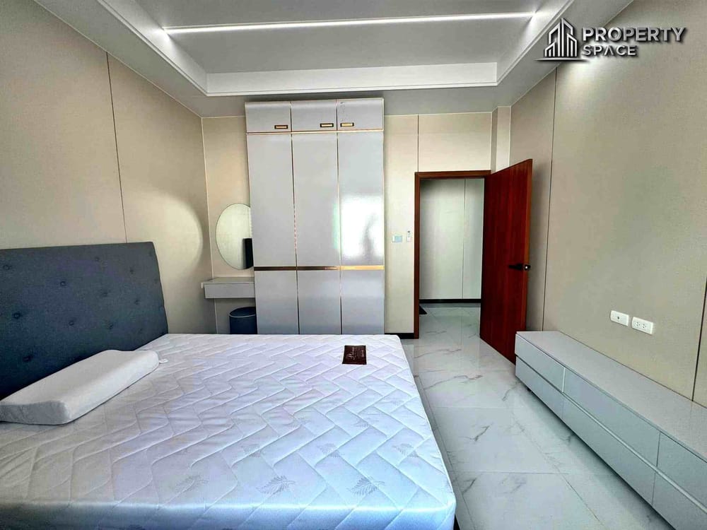 Modern 4 Bedroom Pool Villa Modern In The Lake Huai Yai Pattaya For Rent Image 15