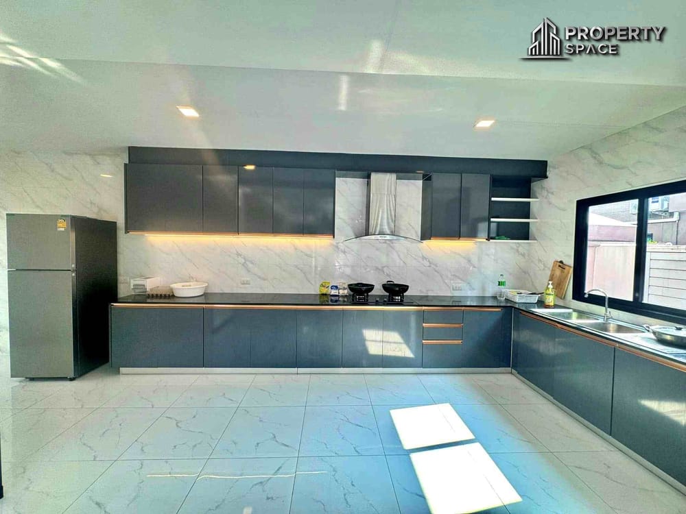 Modern 4 Bedroom Pool Villa Modern In The Lake Huai Yai Pattaya For Rent Image 6