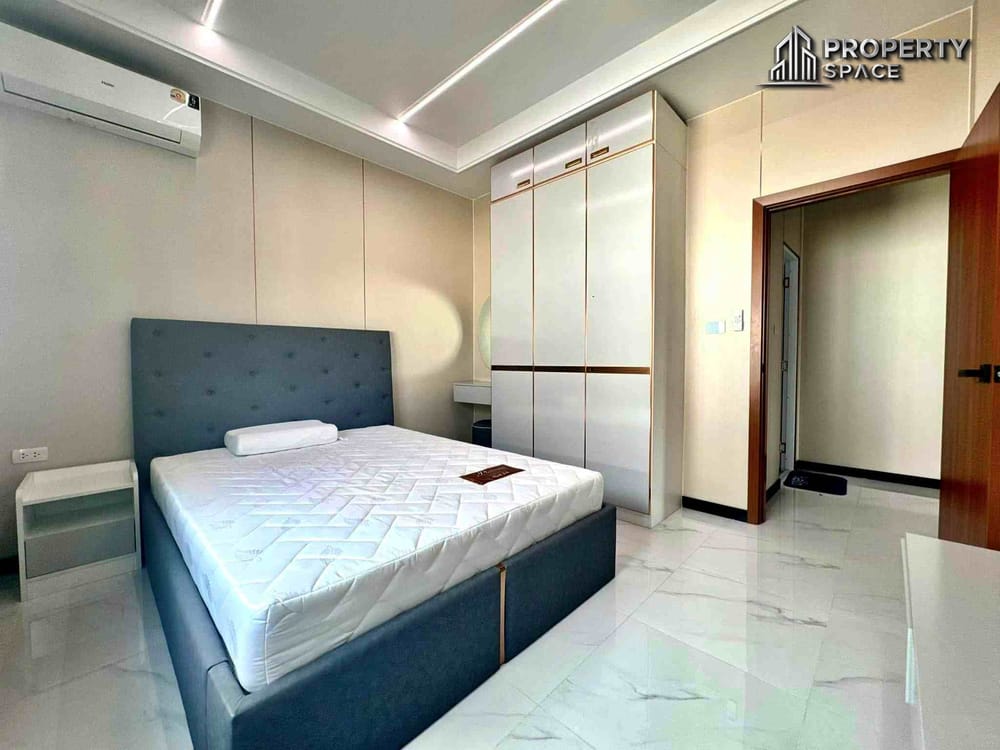 Modern 4 Bedroom Pool Villa Modern In The Lake Huai Yai Pattaya For Rent Image 16