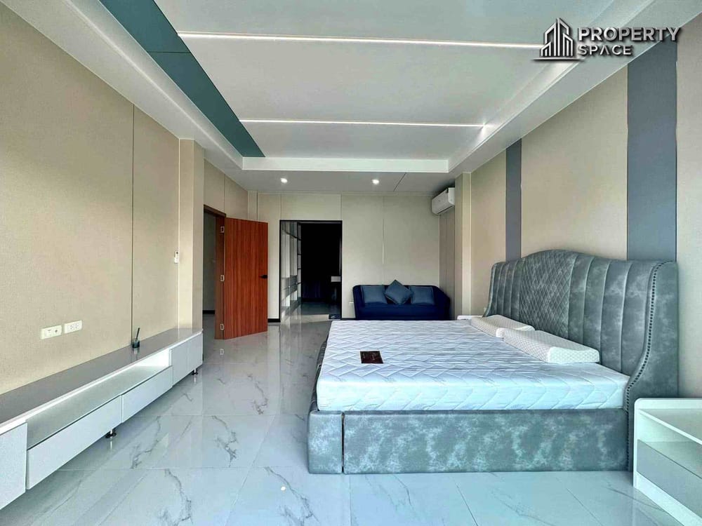 Modern 4 Bedroom Pool Villa Modern In The Lake Huai Yai Pattaya For Rent Image 10