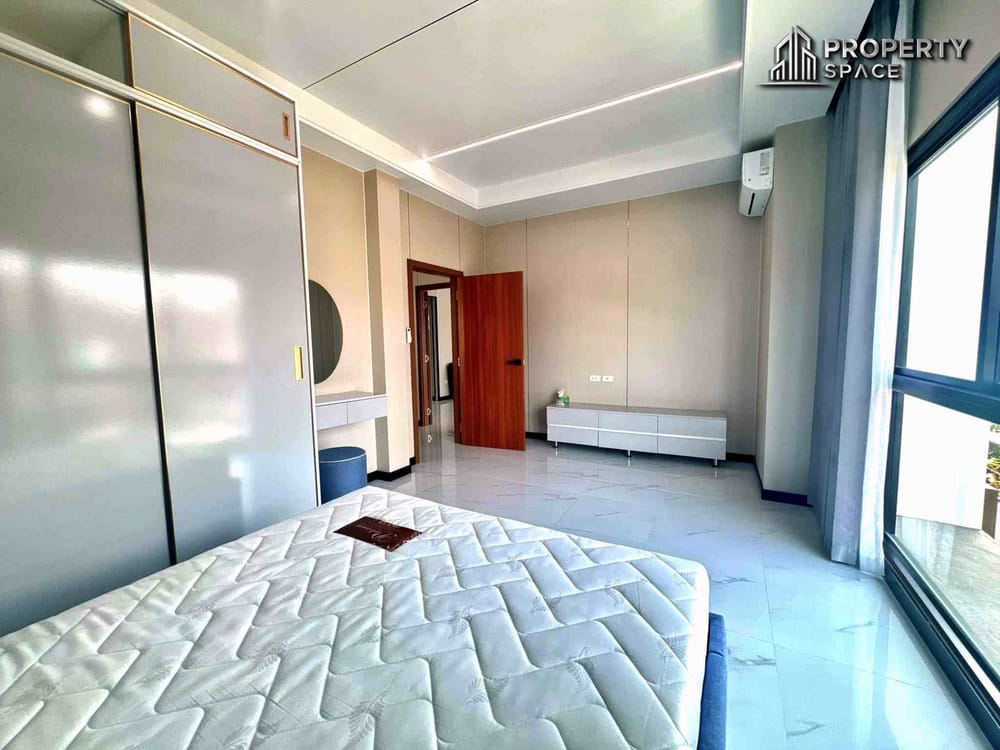 Modern 4 Bedroom Pool Villa Modern In The Lake Huai Yai Pattaya For Rent Image 14