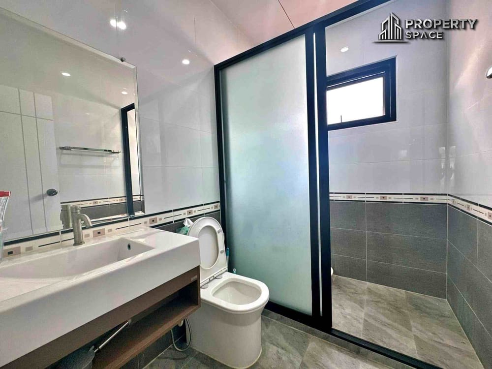 Modern 4 Bedroom Pool Villa Modern In The Lake Huai Yai Pattaya For Rent Image 18