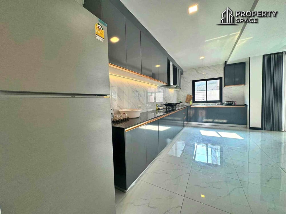 Modern 4 Bedroom Pool Villa Modern In The Lake Huai Yai Pattaya For Rent Image 7