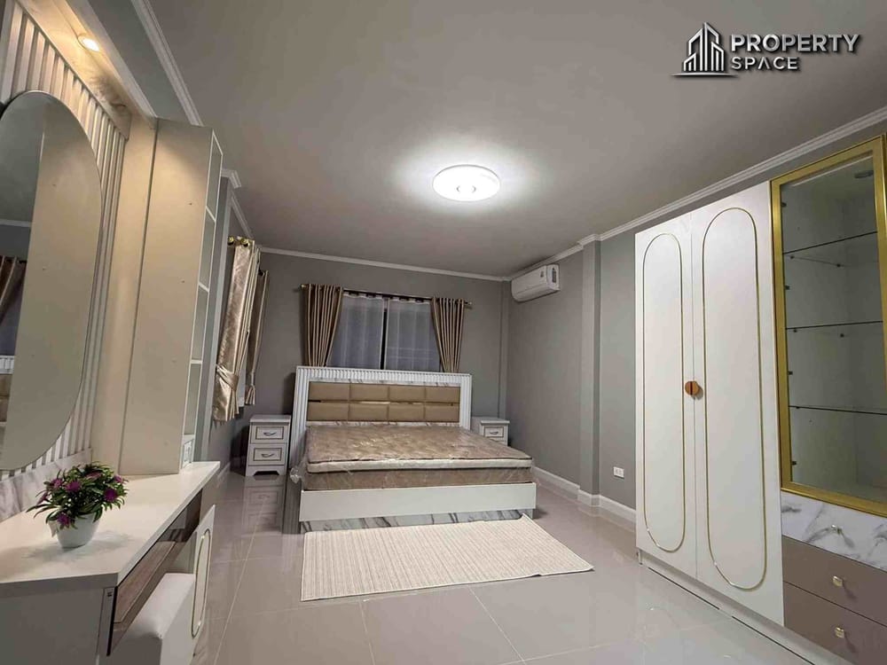 Modern 4 Bedroom Single House With Pool In East Pattaya For Sale Image 14