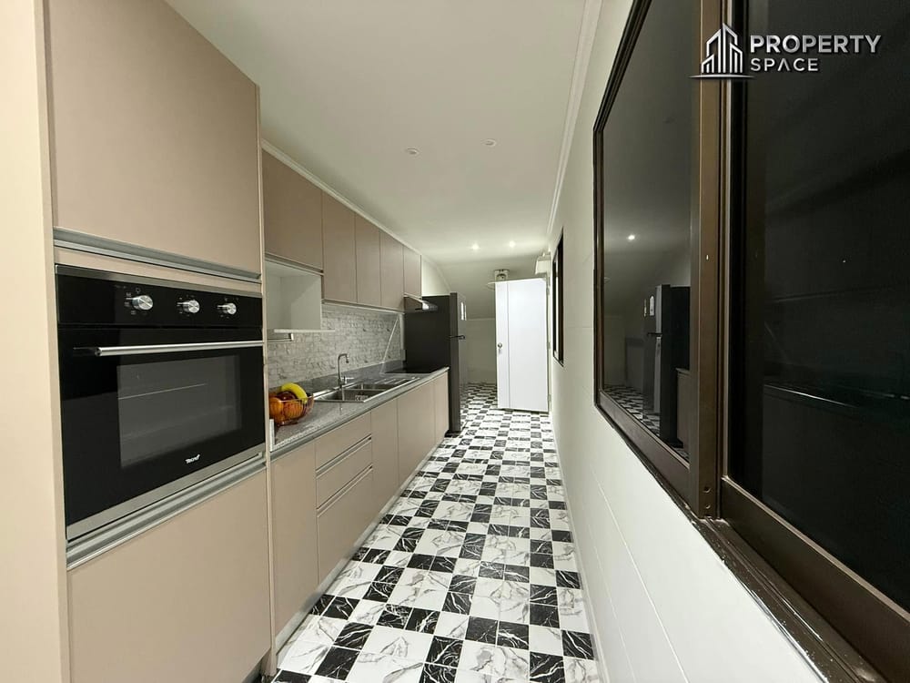 Modern 4 Bedroom Single House With Pool In East Pattaya For Sale Image 11