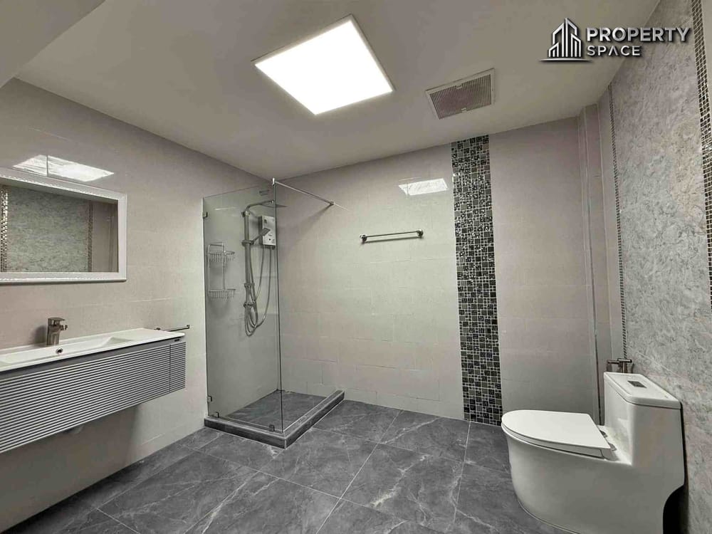 Modern 4 Bedroom Single House With Pool In East Pattaya For Sale Image 15