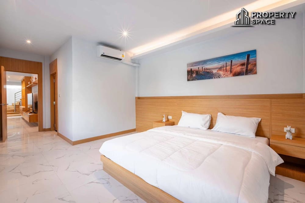 4 Bedroom Pool Villa In South Pattaya Near City Center For Sale Image 8