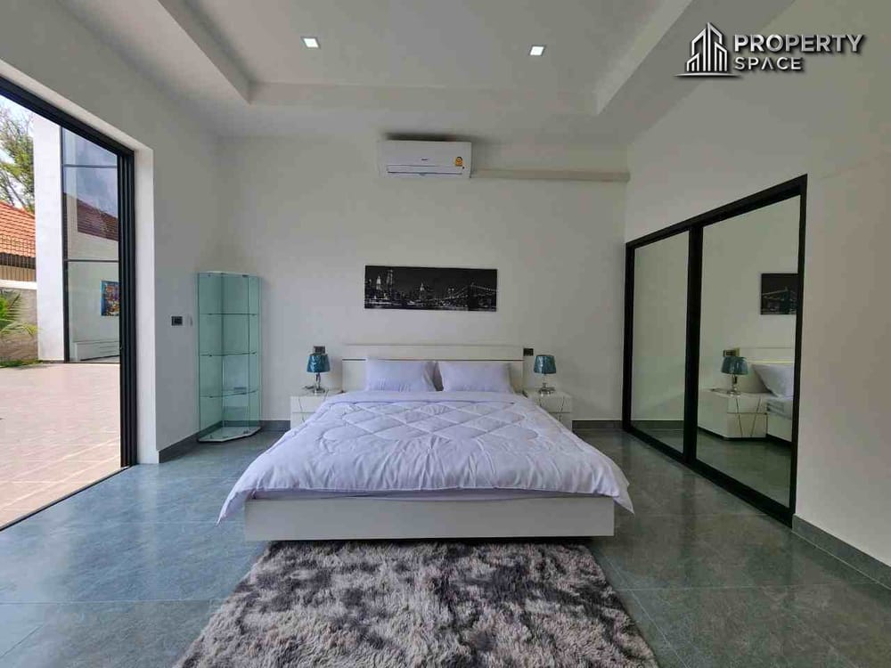 Brand New Ultra Luxury 6 Bedroom Pool Villa In the Heart of Pratumnak For Sale Image 11