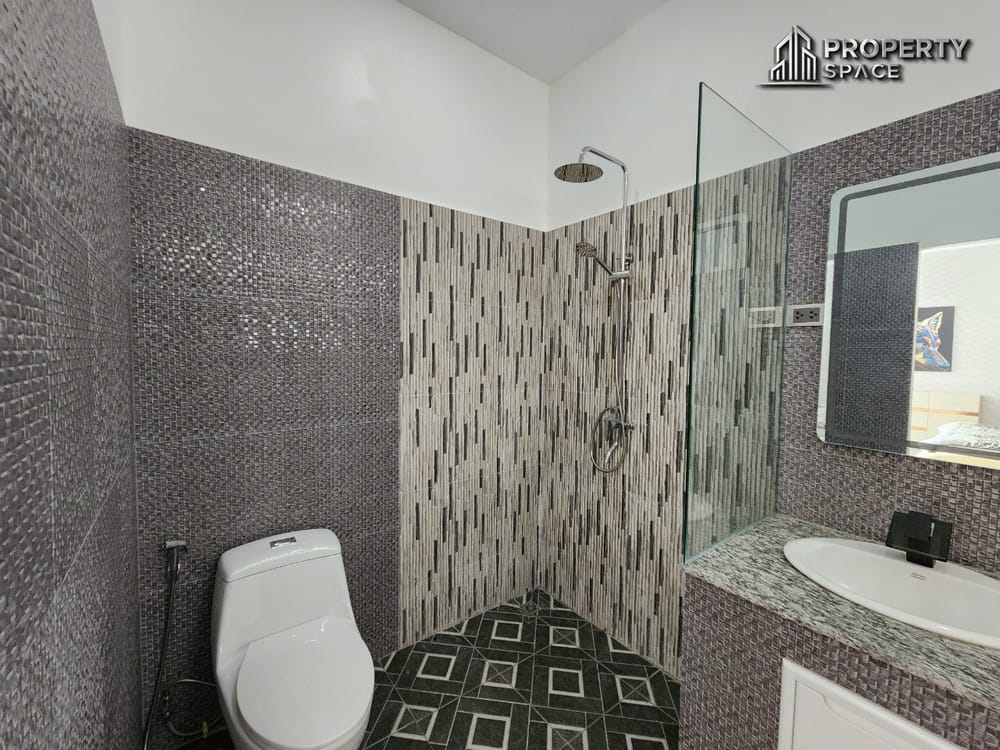 Brand New Ultra Luxury 6 Bedroom Pool Villa In the Heart of Pratumnak For Sale Image 19